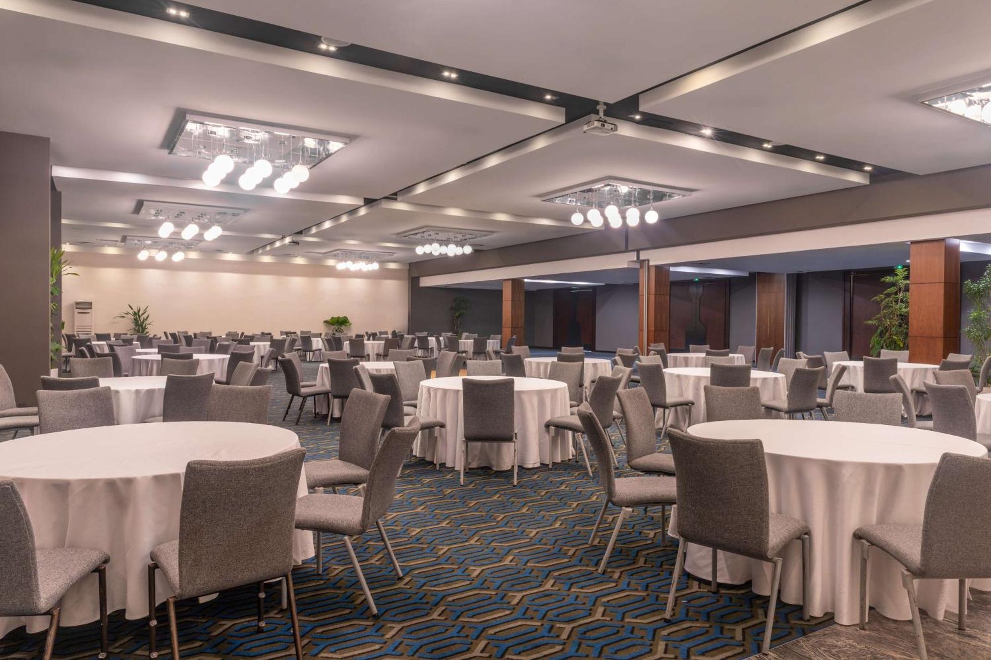 Radisson Blu Okoume Palace Hotel, Лібревіль Екстер'єр фото