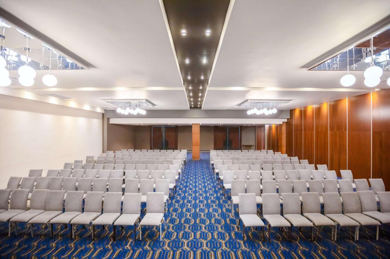 Radisson Blu Okoume Palace Hotel, Лібревіль Екстер'єр фото